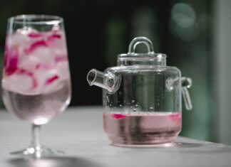 L’origine et les bienfaits de l’eau de rose pour votre peau ! L'origine et les bienfaits de l'eau de rose pour votre peau !