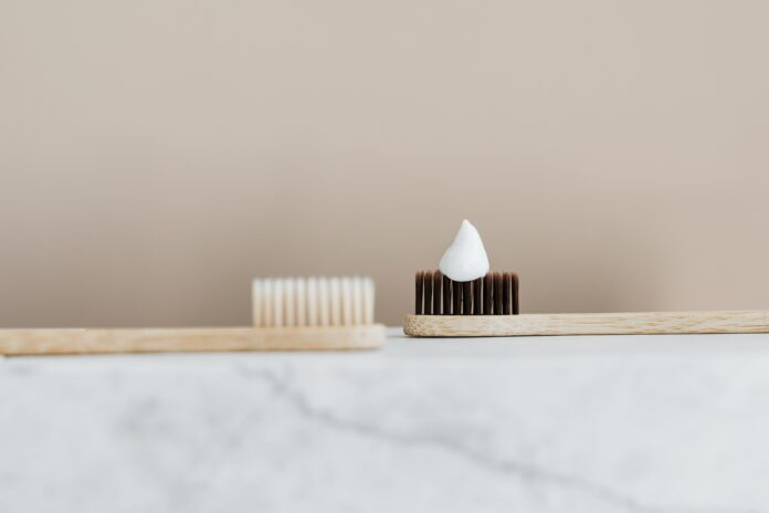 Mais qui est à l’origine du dentifrice