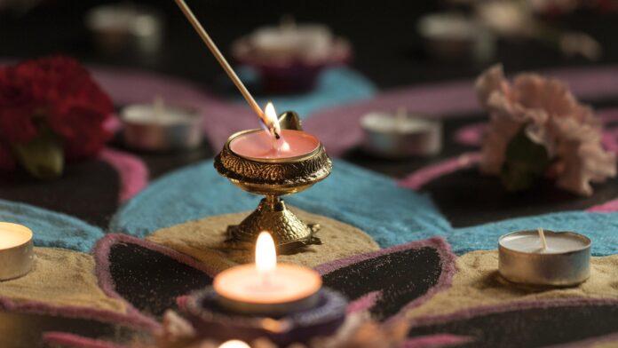 medecinesdumonde_Médecine des odeurs quand les parfums deviennent des outils thérapeutiques_diwali-festival-lights-tradition Médecine des odeurs